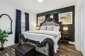 Tabla de planchar con plancha, wifi, ropa de cama