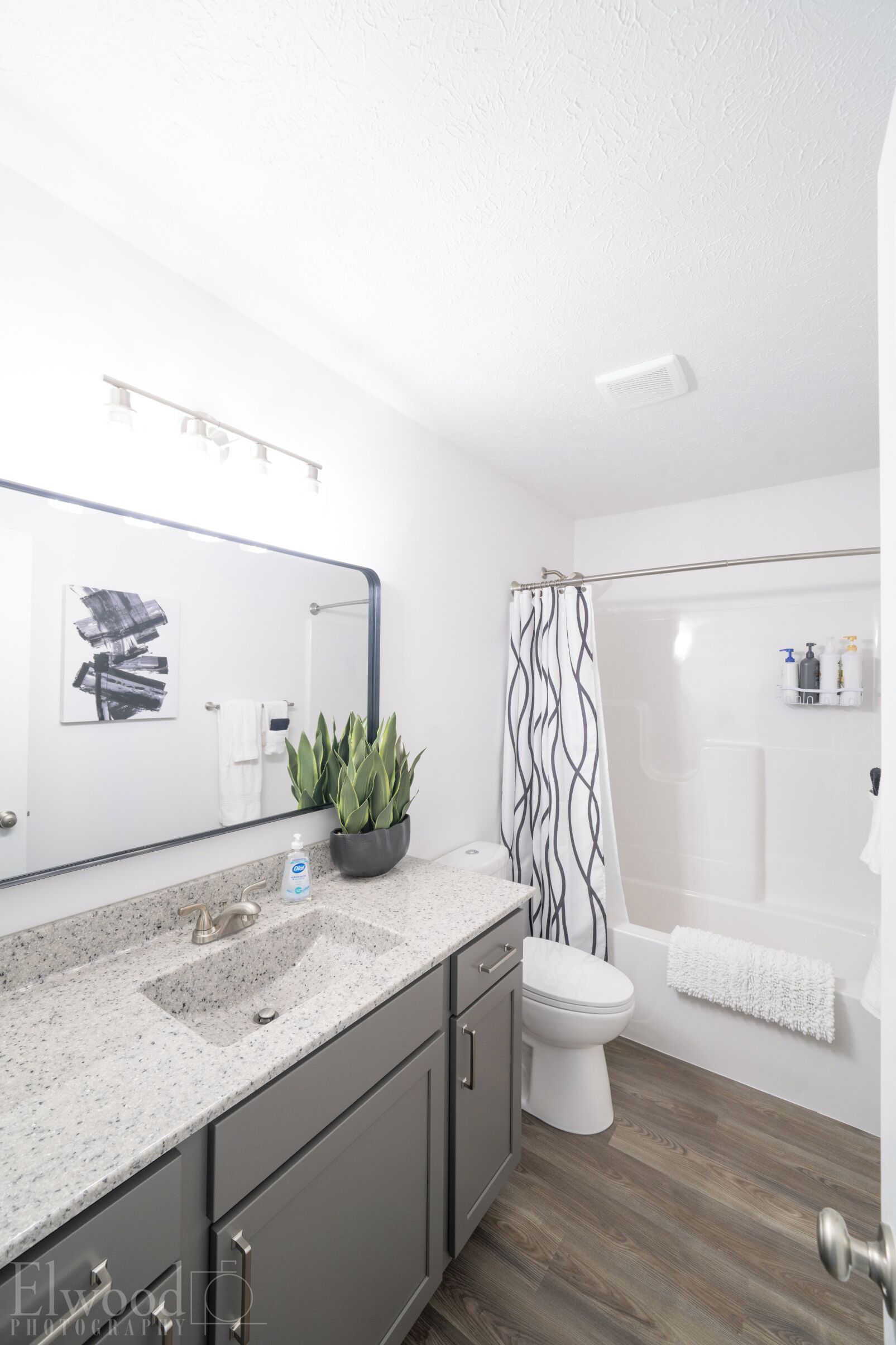 Hårføner, håndklær, såpe og toalettpapir