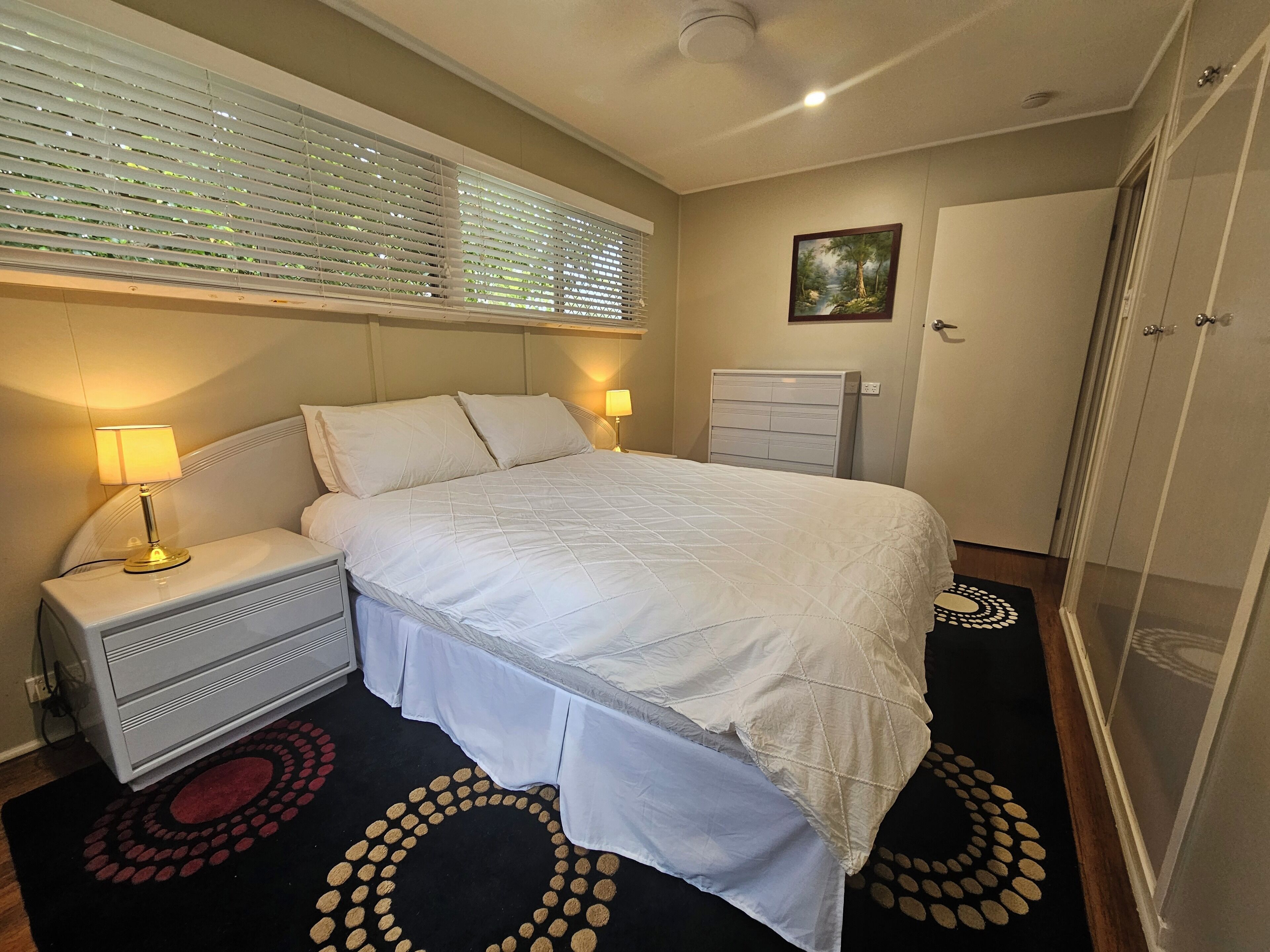 2 bedrooms, iron/ironing board, WiFi, bed sheets