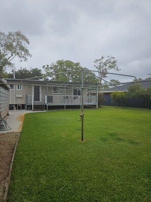 Property grounds - Bribie Beach Shack close to the bridge! (Bongaree)