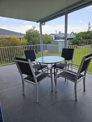 Outdoor dining - Bribie Beach Shack close to the bridge! (Bongaree)