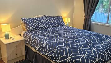 2 bedrooms, iron/ironing board, WiFi, bed sheets