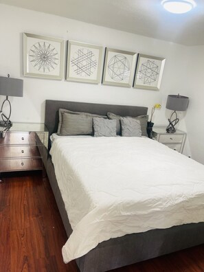 Strykjärn/strykbräda, internet och sängkläder