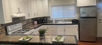 Cozy 2BR Entire House 1 Bath Hayward