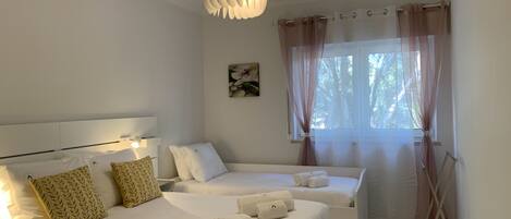 2 bedrooms, iron/ironing board, free WiFi, bed sheets