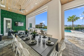 Outdoor dining - Worldwide Luxury | 9BR Luxe Mansion w/ Private Pool, Theater, and Game Room near Disney (Kissimmee)