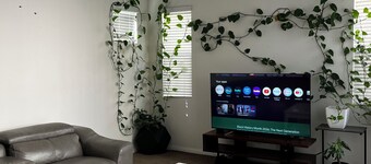 Spacious 4-bedroom house in quaint Ontario with cool AC