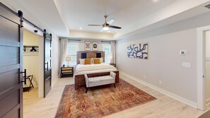 アイロン / アイロン台、WiFi (無料)、ベッドシーツ