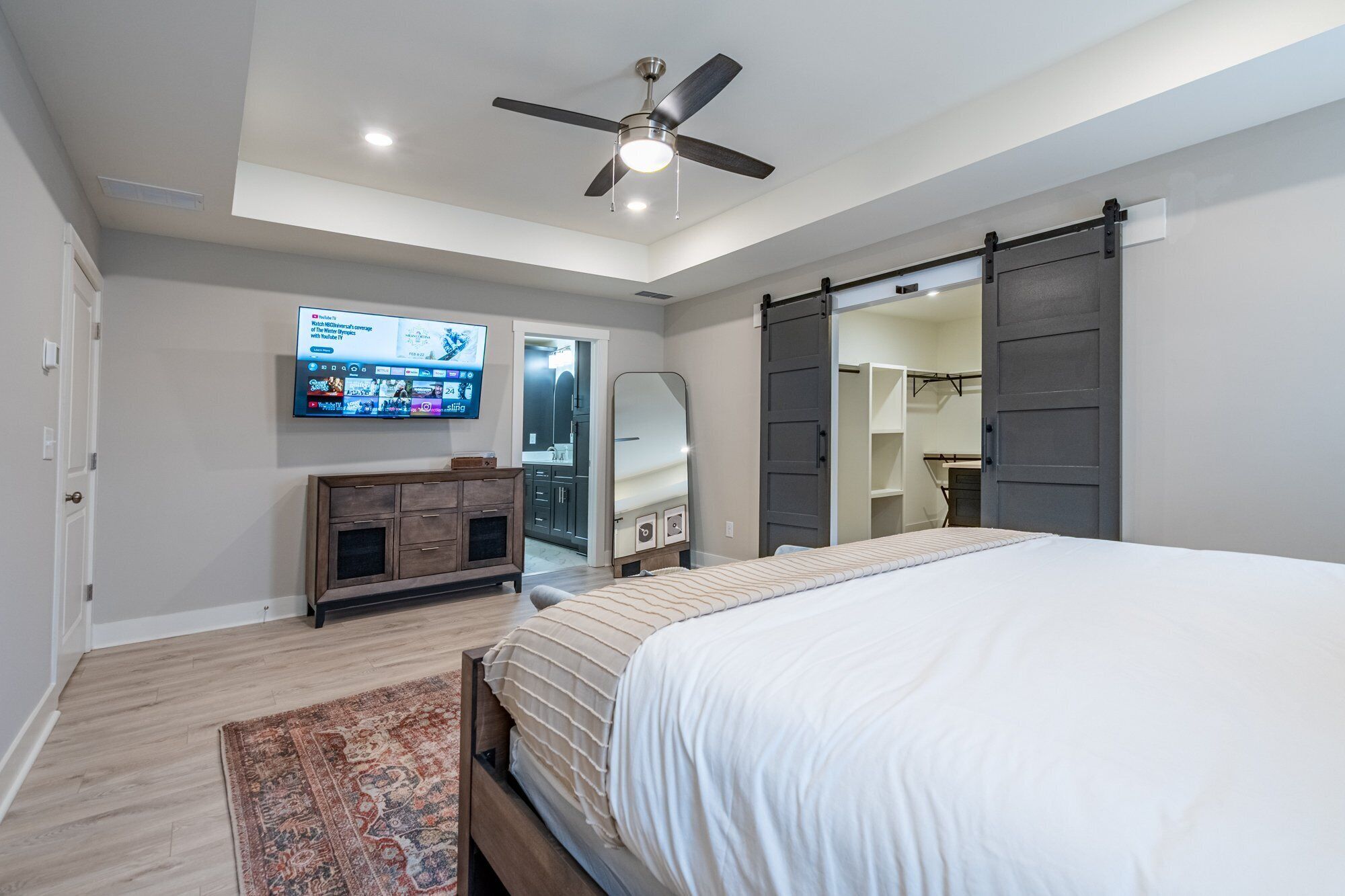 Iron/ironing board, free WiFi, bed sheets