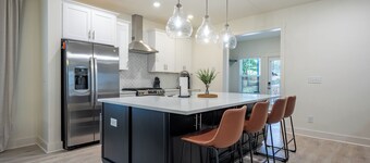 Modern Emerson retreat close to LakePoint Sports