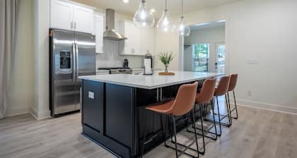 Modern Emerson retreat close to LakePoint Sports