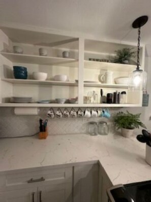 Microwave, oven, stovetop - Valley Vibes and Beach Bliss 2 BR Condo Free Parking/Wi-fi/Pool Monthly Friendly (Waianae)
