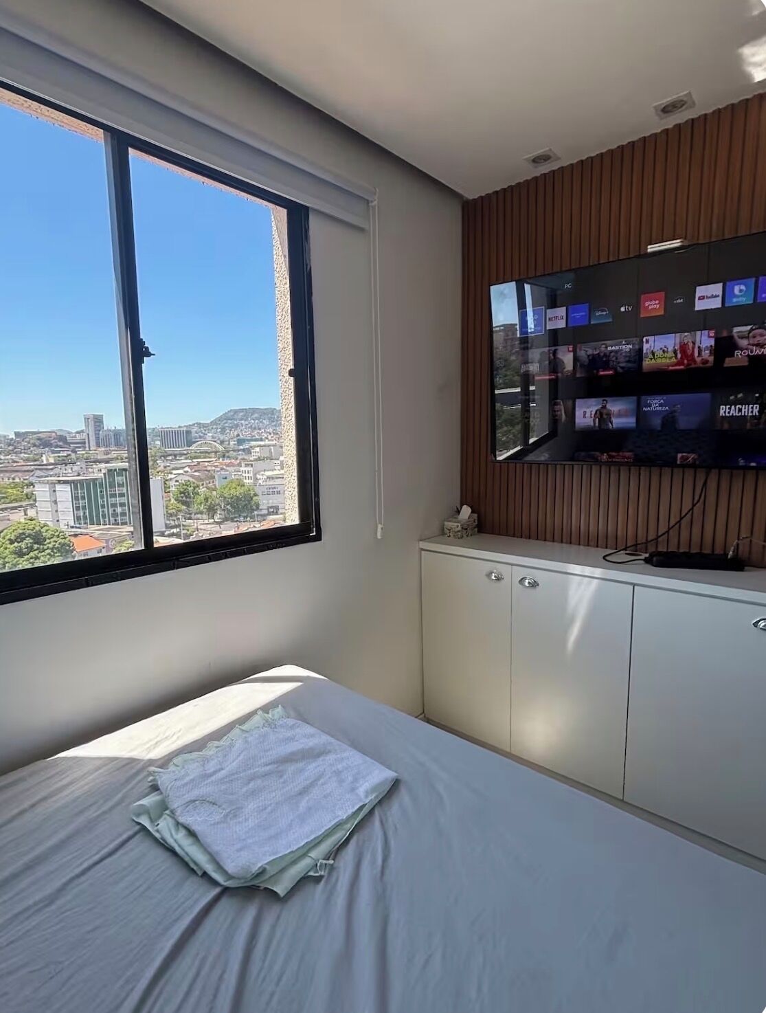 Strykjärn/strykbräda, wi-fi och sängkläder