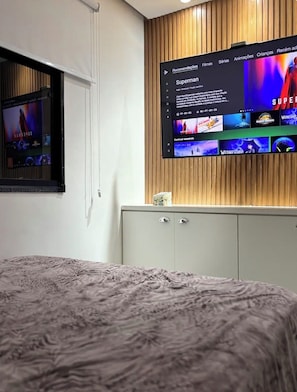 Iron/ironing board, WiFi, bed sheets - 2-Bedroom Apartment with Ensuite Bathroom + Rooftop Pool with Maracanã View (Rio de Janeiro)