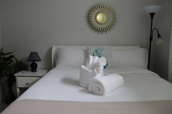 2 bedrooms, iron/ironing board, WiFi, bed sheets