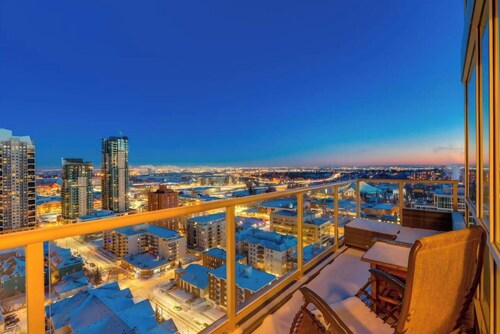 2 Story 1300 sqft Penthouse Mountain View+Parking