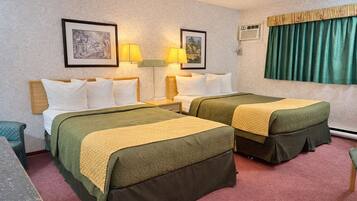 Svit Standard - flera sängar | Skrivbord, arbetsyta för laptop och mörkläggningsgardiner