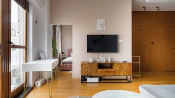 Iron/ironing board, WiFi, bed sheets