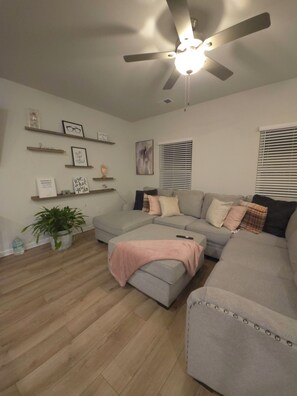 TV, fireplace - Furnished Executive 3BR w/Dedicated Office (Atlanta)