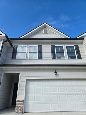 Exterior - Furnished Executive 3BR w/Dedicated Office (Atlanta)