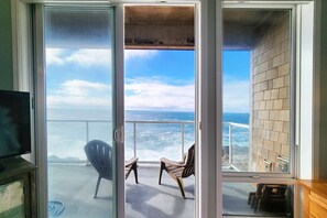 Interior - Whale Watching & Community Club House with Pool! Reflections by the Sea (Depoe Bay)