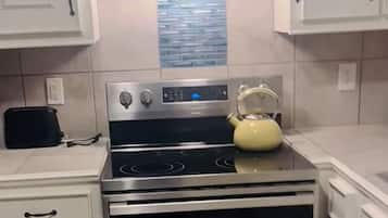 Micro-ondes, four, plaque de cuisson, lave-vaisselle