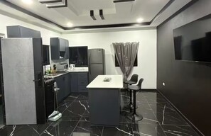 Private kitchen - Storebay Suites Apartment 4 (Tobago)