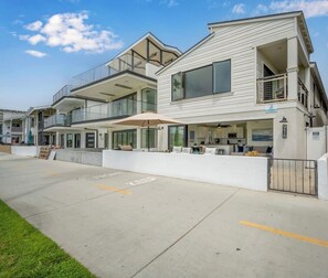 Exterior - Patio on the Boardwalk steps to the Ocean (Newport Beach)