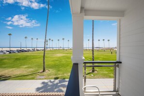 Property grounds - Duplex on the Boardwalk with Park and Playground (Newport Beach)