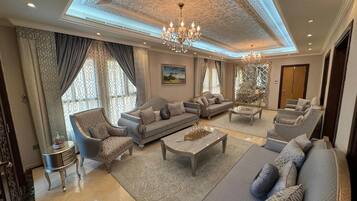 Studio tiện nghi đơn giản | Khu phòng khách