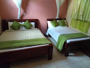 Habitación estándar con 2 camas individuales | Wifi gratis y ropa de cama 