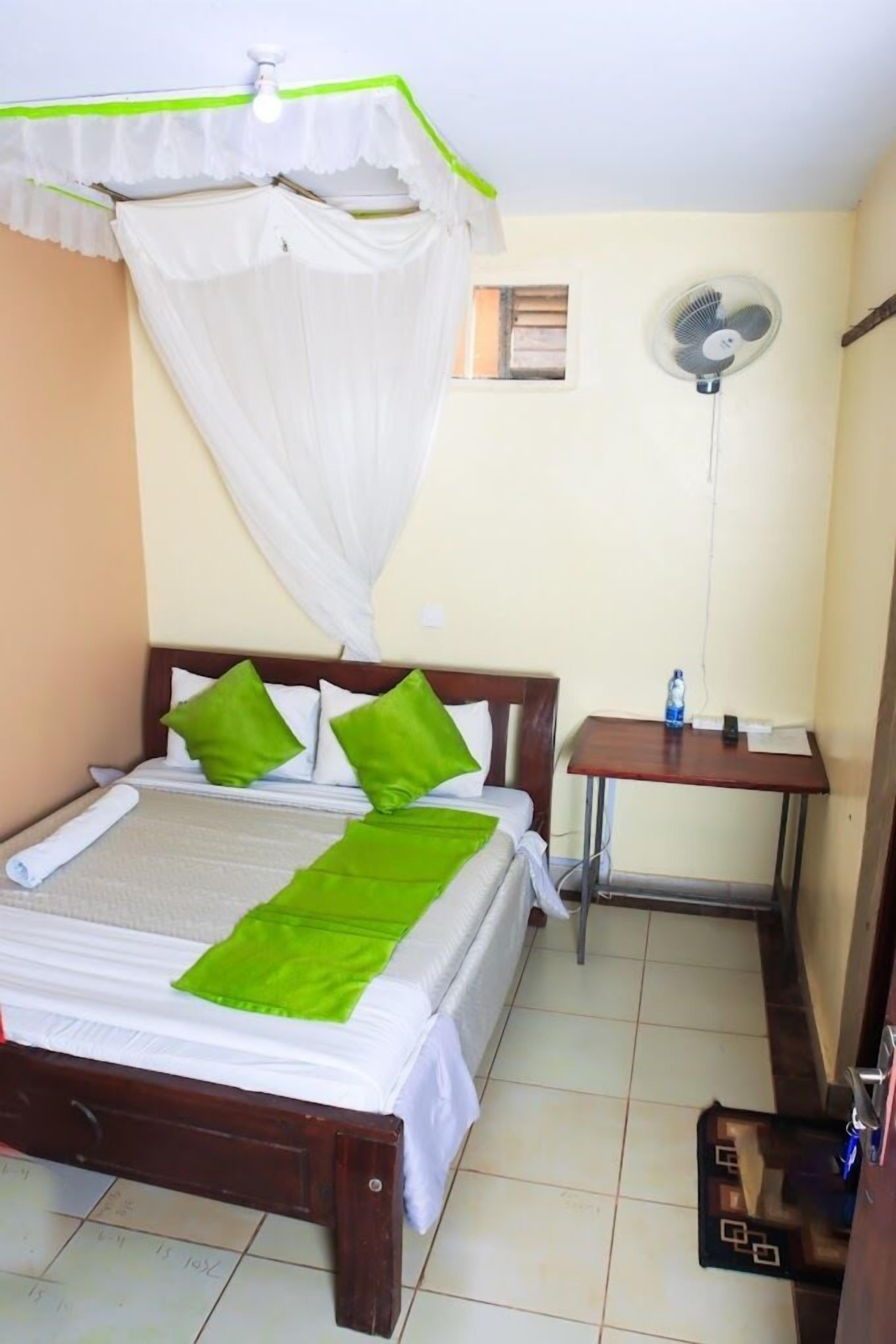 Habitación individual estándar | Wifi gratis y ropa de cama 