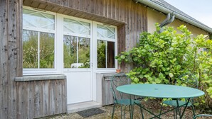 Outdoor dining - Gîte Le Bisquin by Interhome (Cancale)