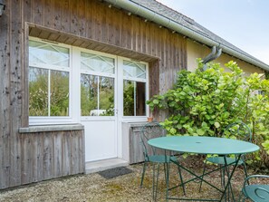 Outdoor dining - Gîte Le Bisquin by Interhome (Cancale)