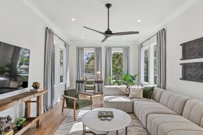 TV, offices - Luxurious Marigny Home | Heated Pool (New Orleans)