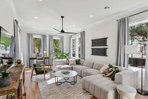 TV, offices - Luxurious Marigny Home | Heated Pool (New Orleans)