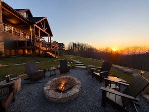 Property grounds - Luxe Eagles Nest Home: 3-Tier Deck, Hot Tub, Fire Pit & Sunset Views! (Banner Elk)