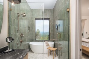 Shower, towels - Luxe Eagles Nest Home: 3-Tier Deck, Hot Tub, Fire Pit & Sunset Views! (Banner Elk)