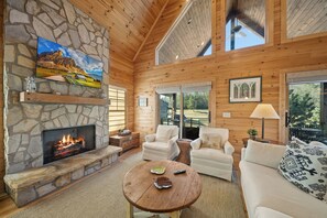 Interior - Luxe Sweetgrass Cottage: Lake Access, Trout Fishing & Near Blowing Rock (Blowing Rock)