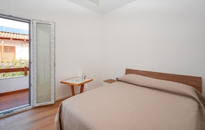 3 bedrooms, travel cot, free WiFi - Lovely home in Santa Croce Camerina with house sea view (Santa Croce Camerina)