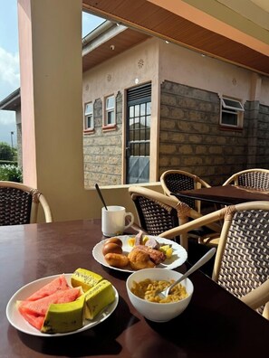 Free daily continental breakfast  - Alem Resort Tawa (Tawa)