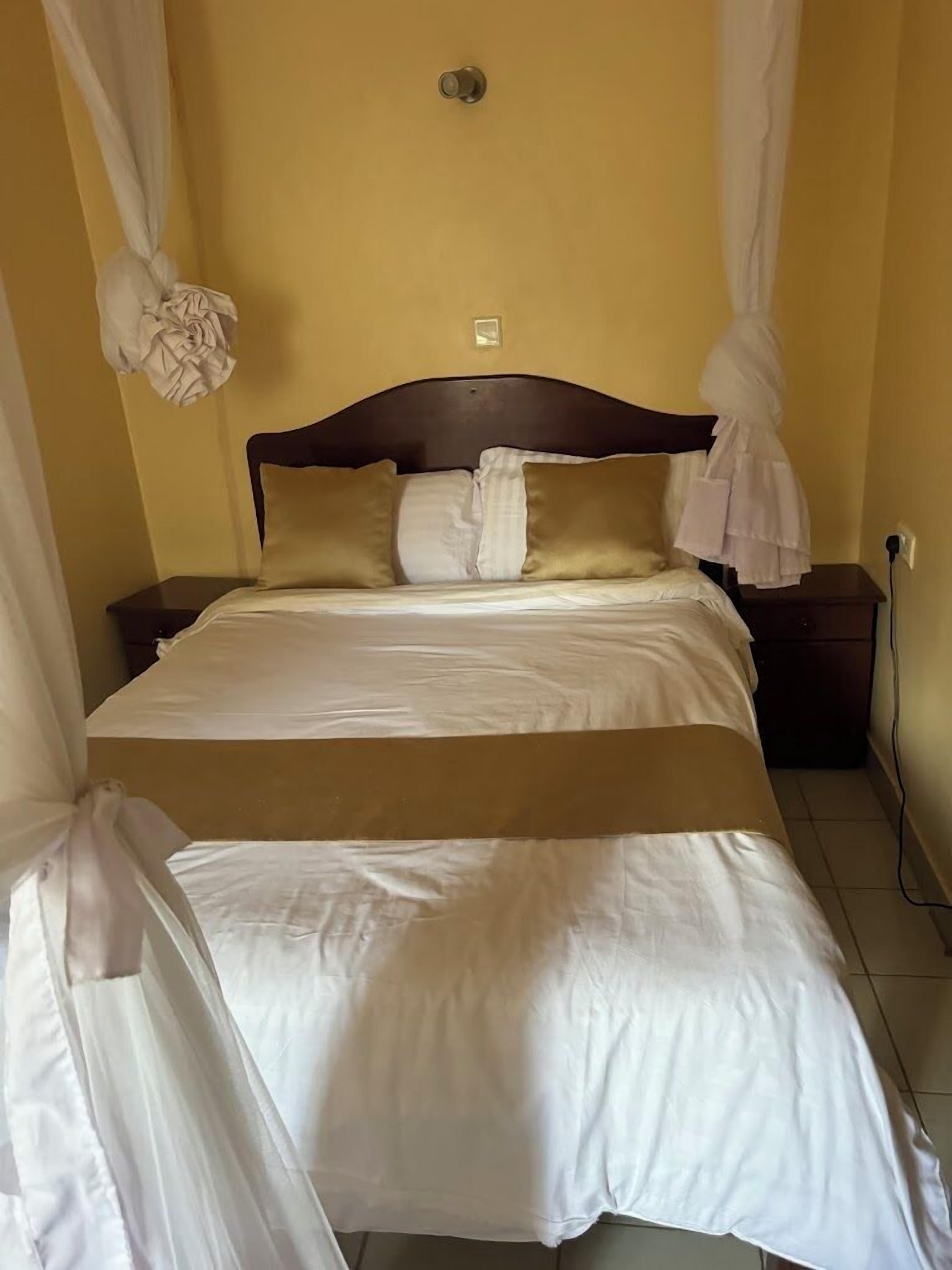 Free WiFi, bed sheets