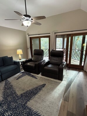 TV - Cozy 1-Bedroom Villa on Kiawah Island adjacent to Roy Barth Tennis Center (Kiawah Island)