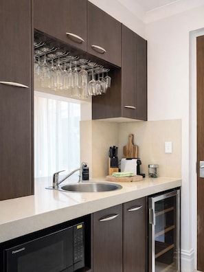 Coffee/tea maker, fridge, microwave, oven - KozyGuru | Joslin | Private Self-Contained 1 BR (Joslin)