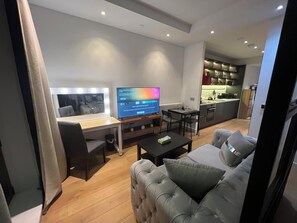Interior - Luxury Apartment in the Exclusive The City Island (London)