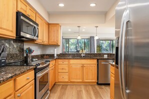 Fridge, microwave, oven, stovetop - Cozy, Newly Renovated Villa, Family Getaway (Hilton Head Island)