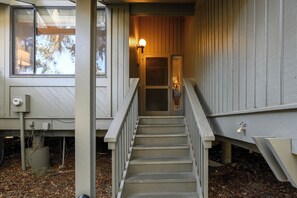 Exterior detail - Cozy, Newly Renovated Villa, Family Getaway (Hilton Head Island)