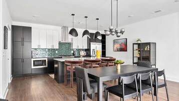 House | 6 bedrooms, Internet