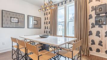 House | 8 bedrooms, Internet