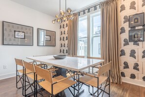 Casa | 8 quartos, acesso à internet de alta velocidade